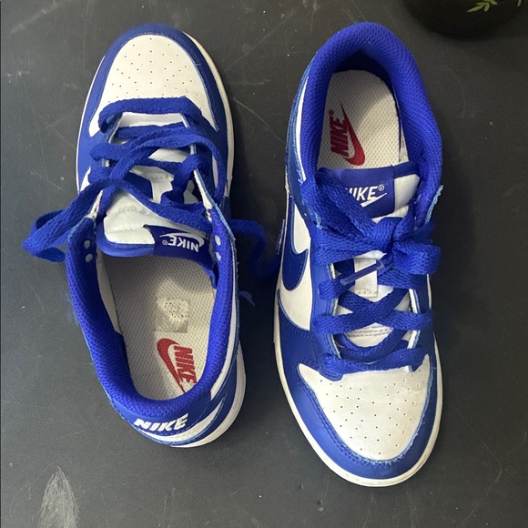 Nike Kids Sneakers in Blue and White - Picture 2 of 5